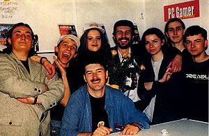 Marek Suchocki (pośrodku) z ekipą PC Gamera Po Polsku na Gambleriadzie '97