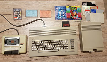Zestaw Commodore 64 z akcesoriami